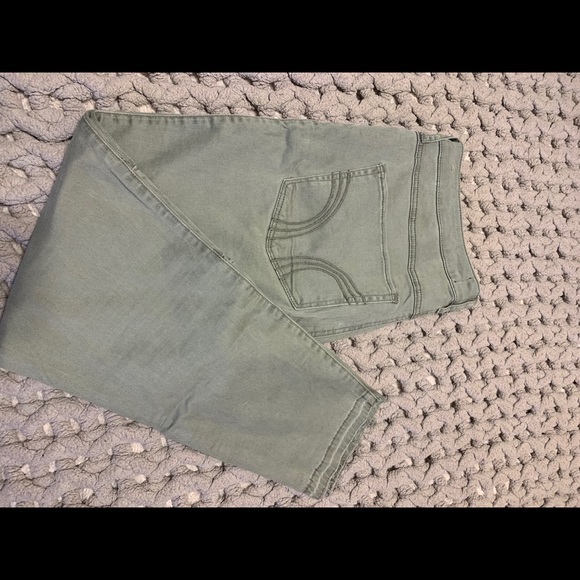 Hollister Jeans - Picture 2 of 4
